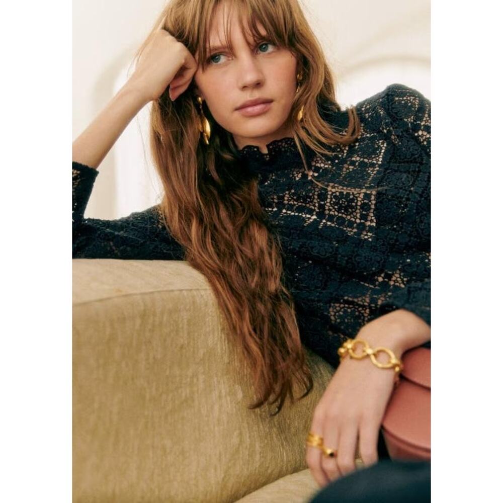 La Maille Sezane Eglantine Blouse in Navy Size 2✨